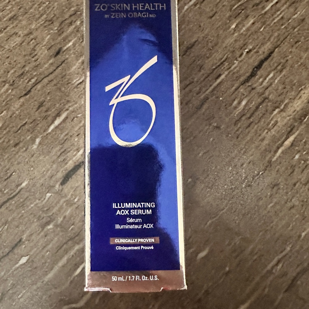 Elegant Blue Moisturizer with Sophisticated Design